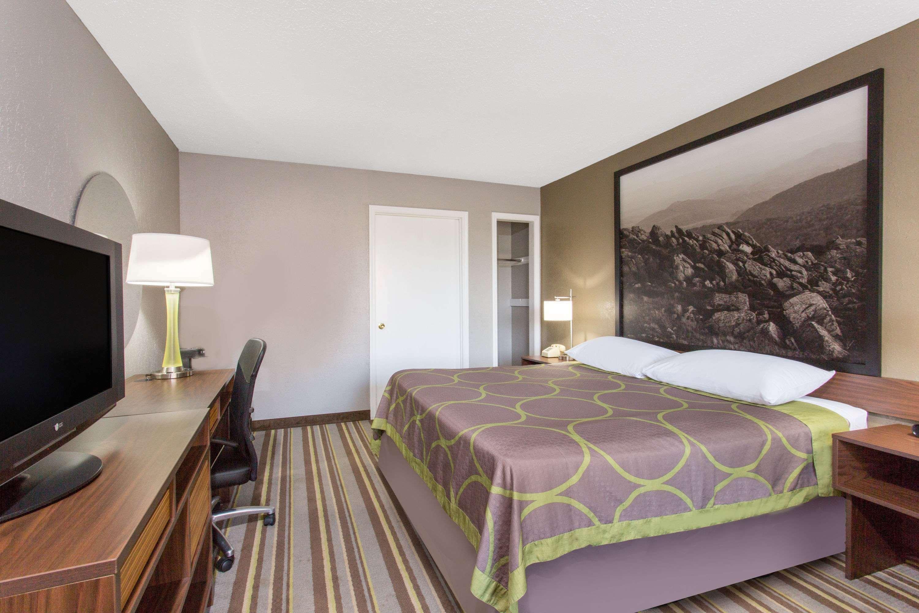 Super 8 By Wyndham Wytheville Eksteriør billede